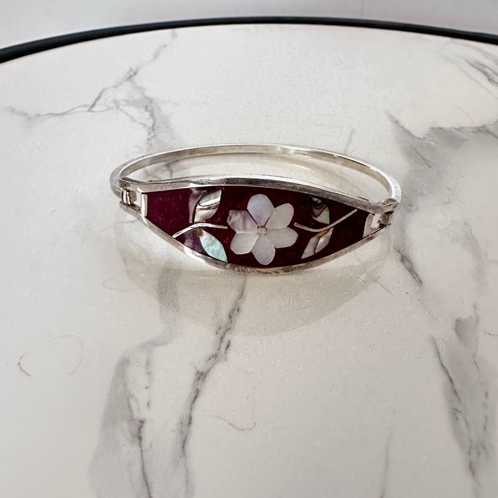 Vintage Mexico Enameled Hinged Bangle Bracelet Mother Of Pearl Flower Design.